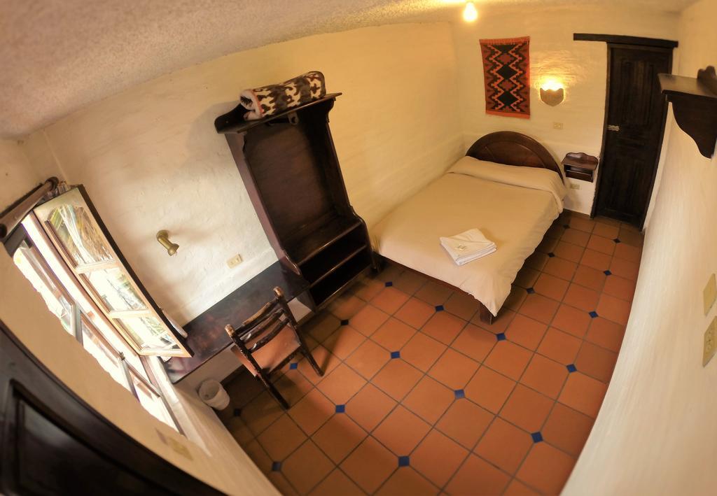 Hostal L'Auberge Inn Quito Exterior photo