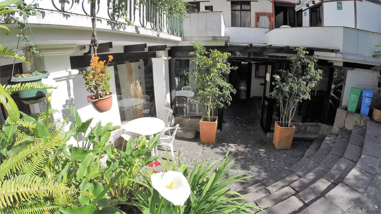 Hostal L'Auberge Inn Quito Exterior photo
