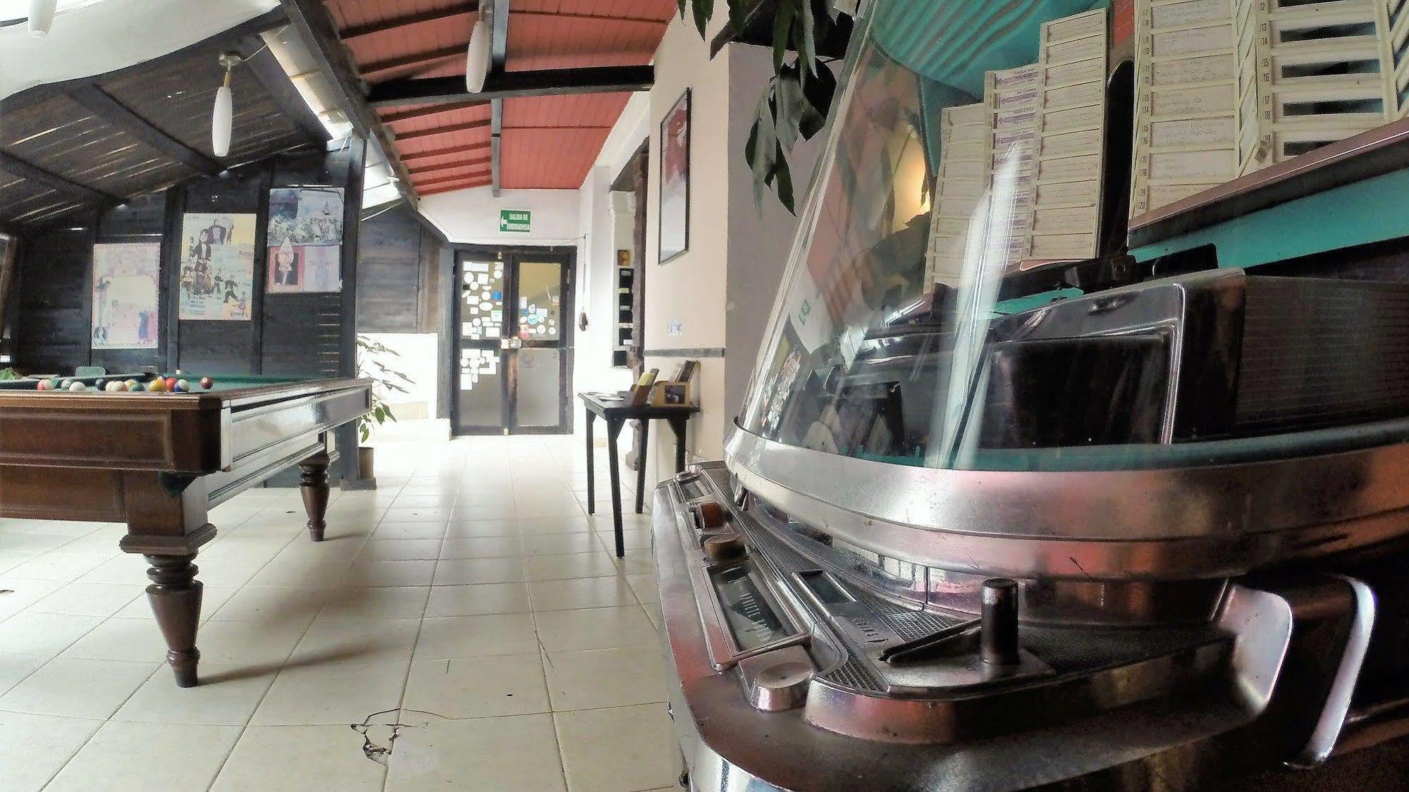 Hostal L'Auberge Inn Quito Exterior photo