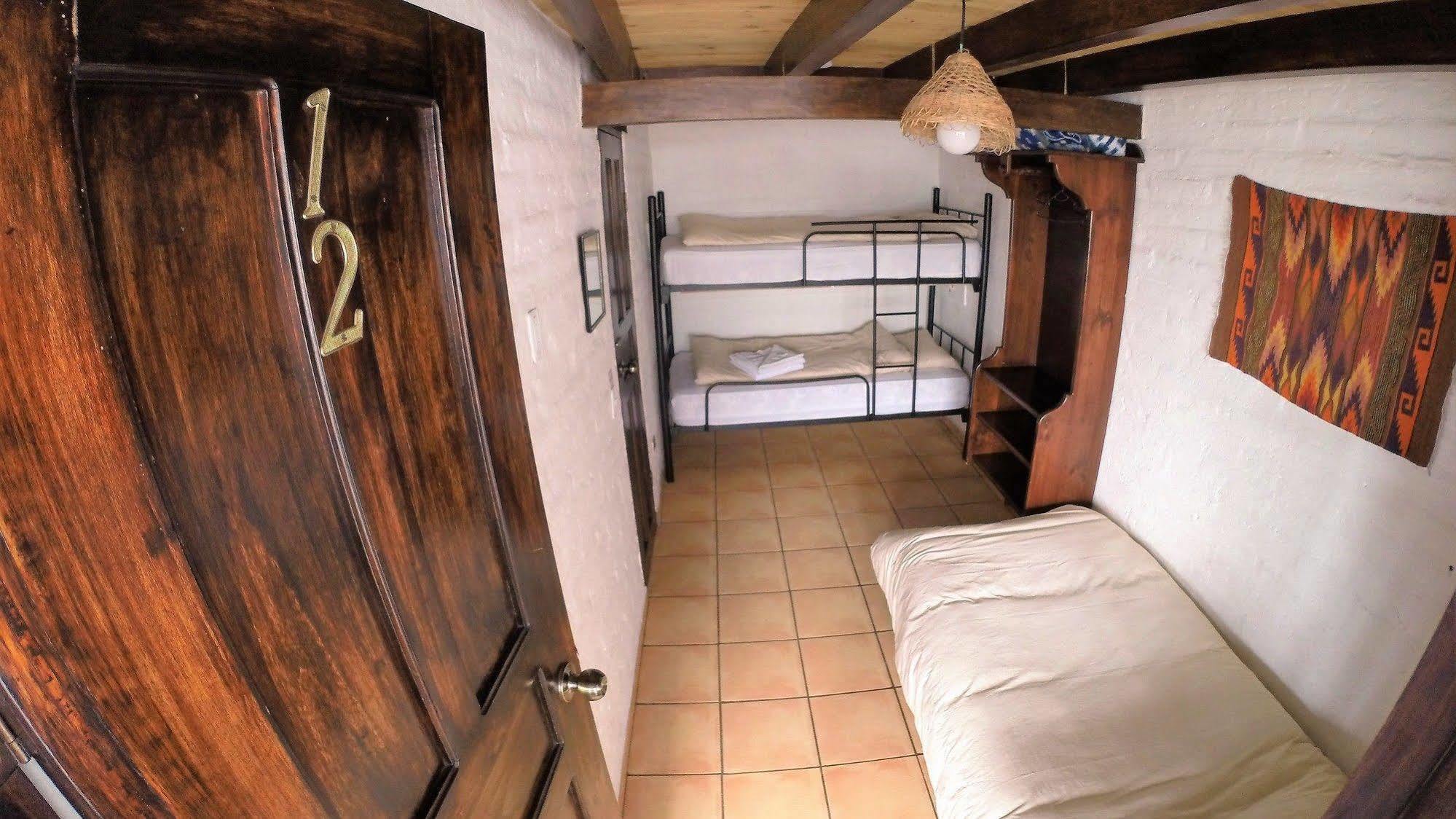 Hostal L'Auberge Inn Quito Exterior photo