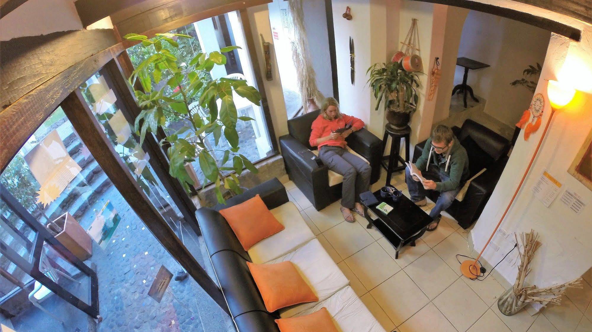 Hostal L'Auberge Inn Quito Exterior photo