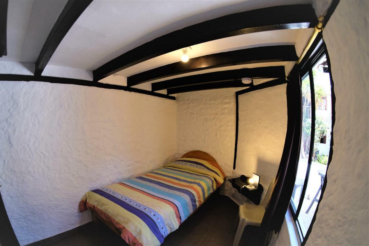 Hostal L'Auberge Inn Quito Room photo